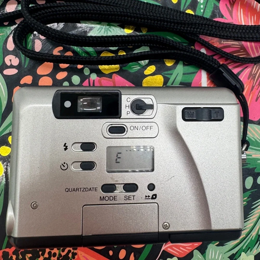 Olympus i Zoom 3000 APS Film Camera 21-58mm AF Quartzdate Silver with Case